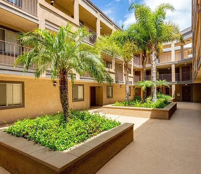 54 Woodlawn Ave Chula Vista CA-View Pointe Courtyard