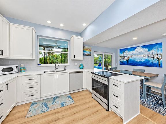5th image of 324 BEACH ROAD