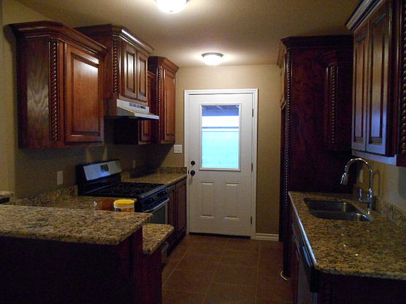 4th image of 403 W Cowden Ave