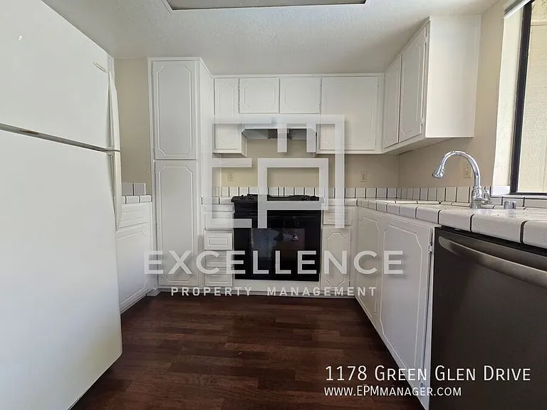1178 Green Glen Dr — Photo 2
