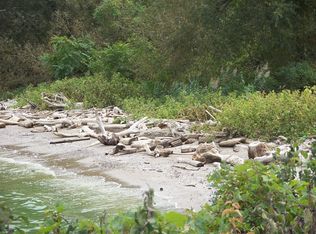 2044 Driftwood Ln, Oregon, OH 43616