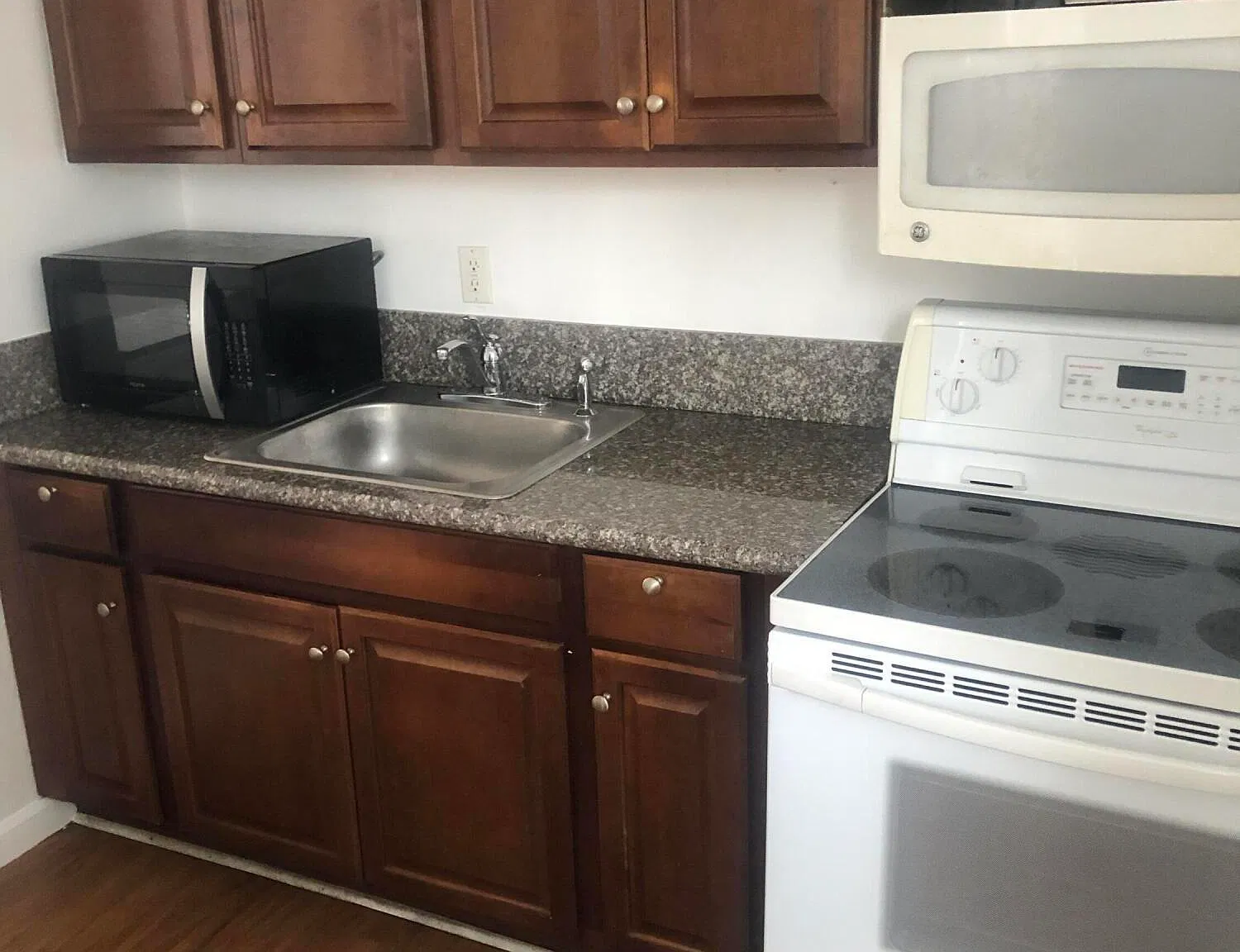 4 bed, 2.0 bath, 1056 sqft, $1,500 — Photo 1