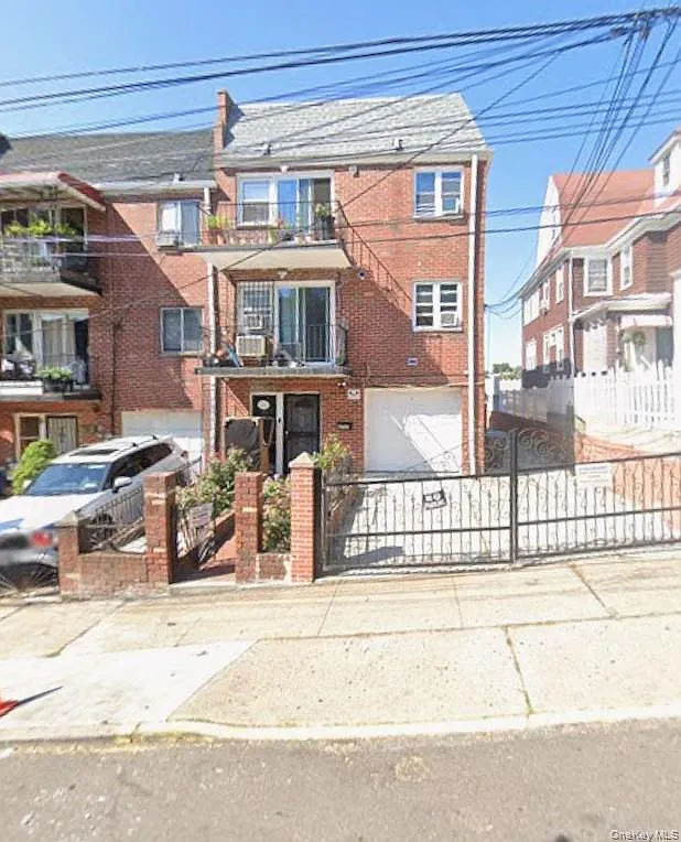3 bed, 2.0 bath, 900 sqft, $3,700 — Photo 1