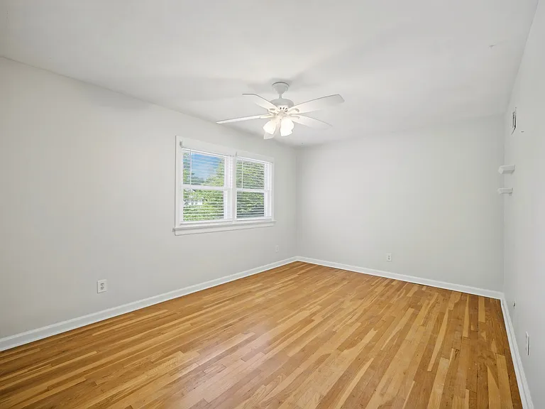 724 Yorkshire Dr — Photo 7