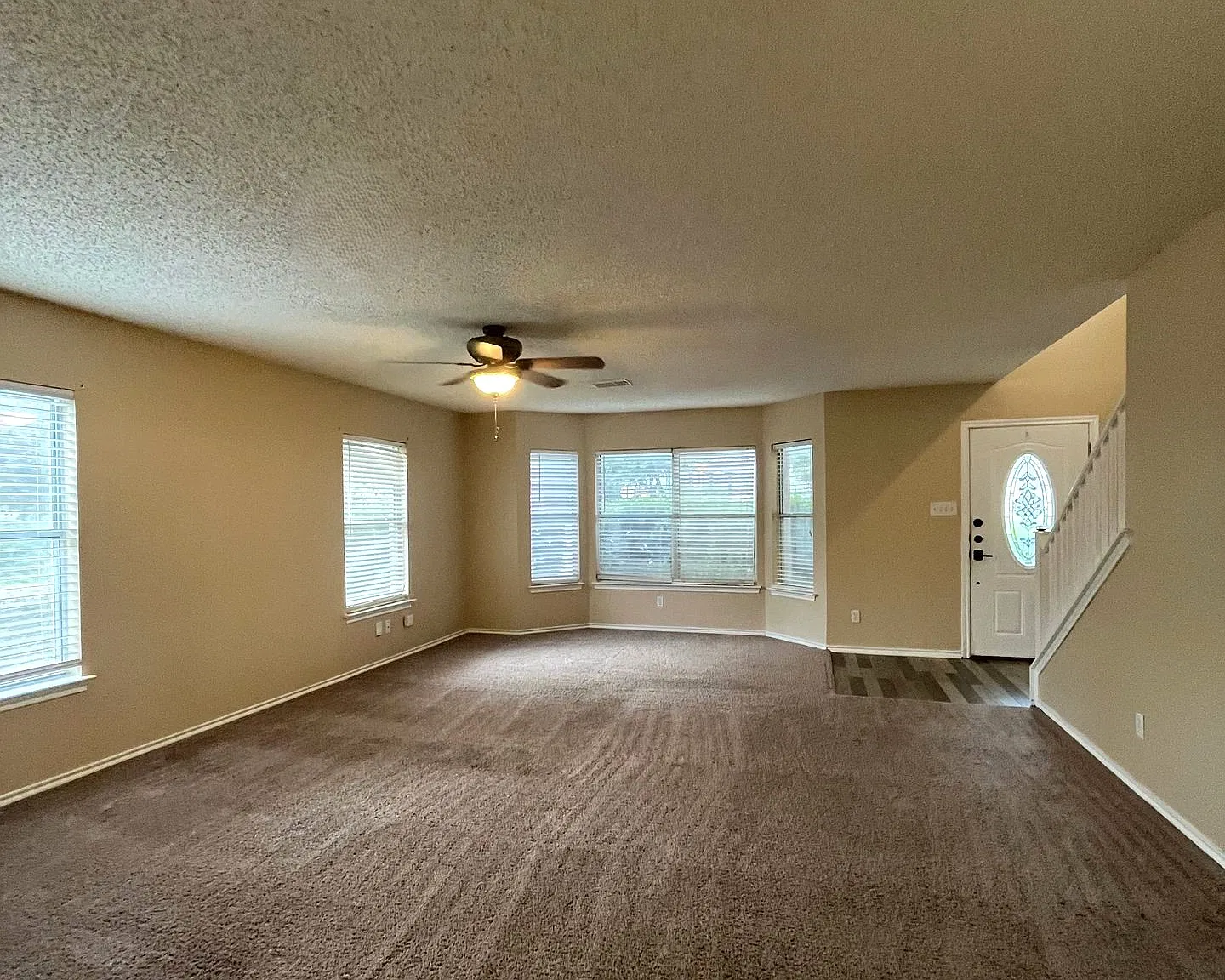 4 bed, 2.5 bath, 2466 sqft, $1,950 — Photo 4