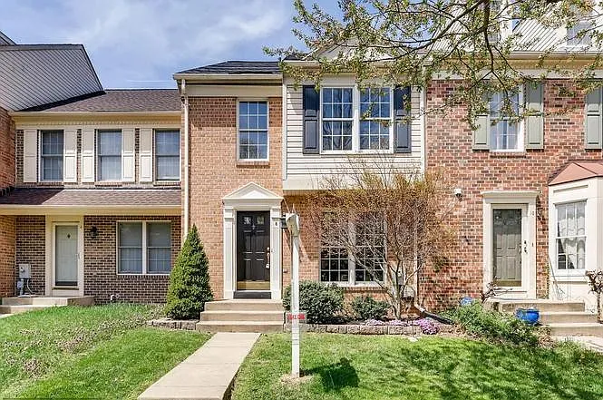 8 Highlands Ct — Photo 1