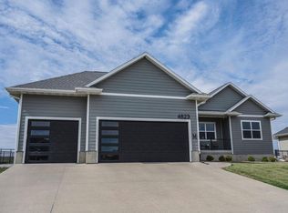 4823 Ironwood Dr, Cedar Falls, IA 50613