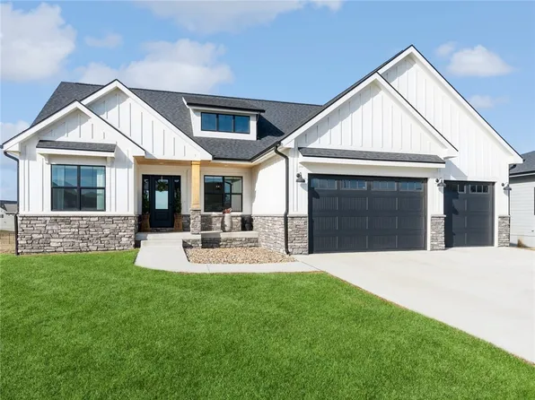 2809 Blooming Heights Dr, Norwalk, IA 50211
