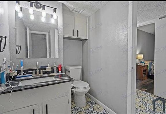 4th image of 2500 Hollandale Cir #A