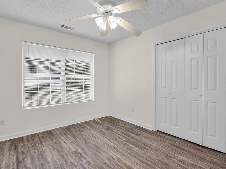1202 E Waldburg St — Photo 10
