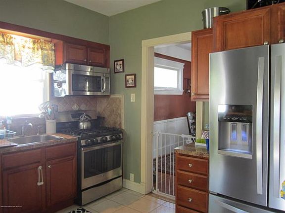 5th image of 326 Ardsley St