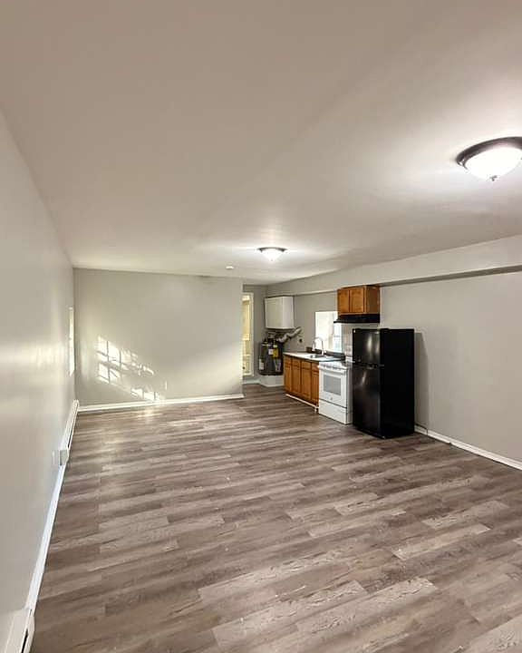 1st image of 10 Taft St #B1