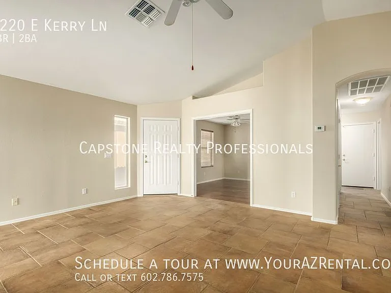 3220 E Kerry Ln — Photo 7