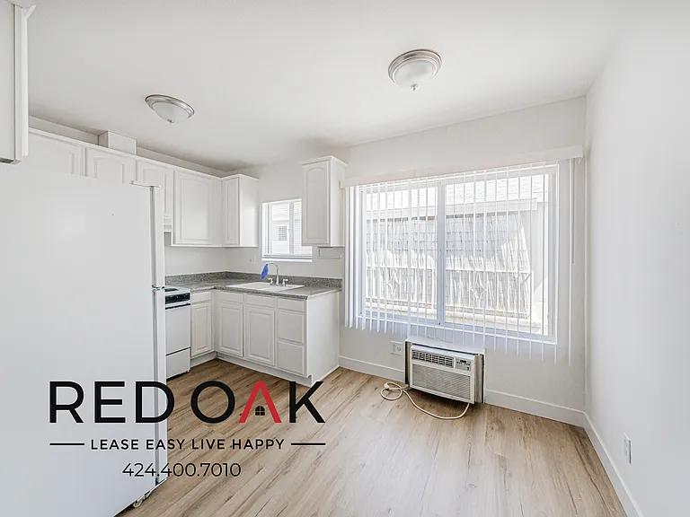8720 Owensmouth Ave #9 — Photo 6