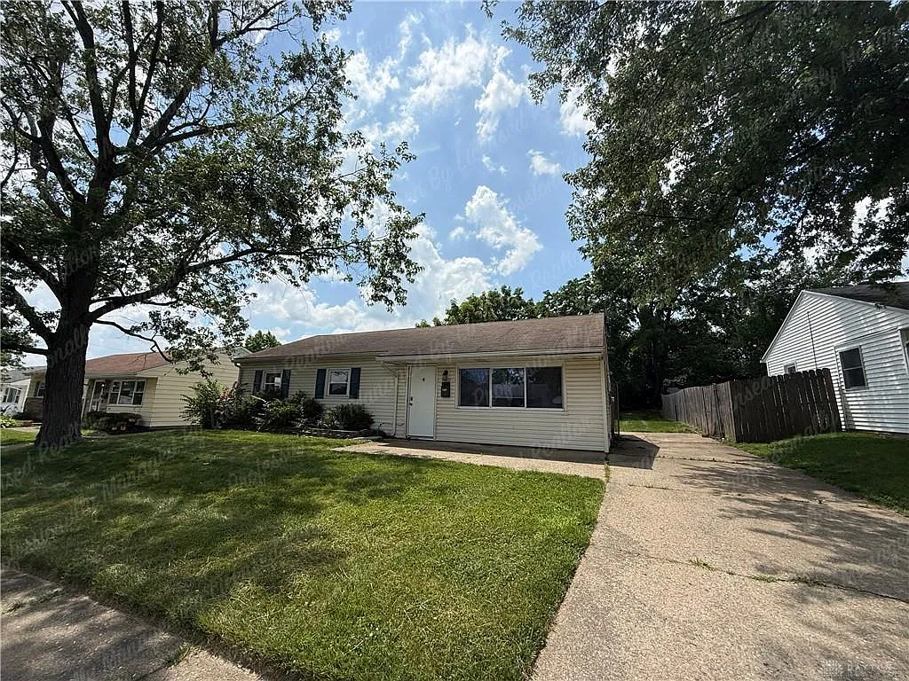 3 bed, 1.0 bath, 1008 sqft, $1,500 — Photo 2