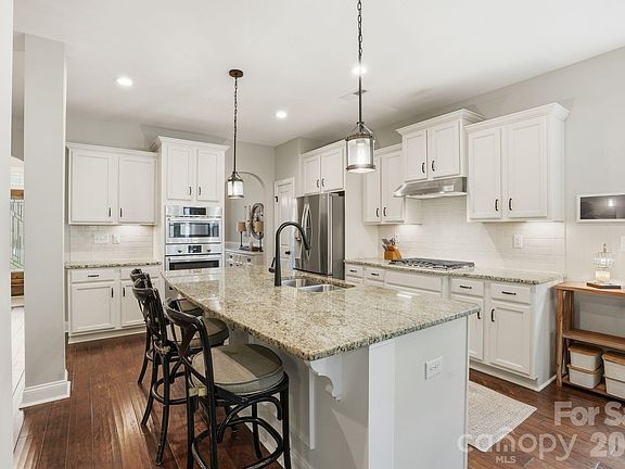 5th image of 588 Highland Ridge Point