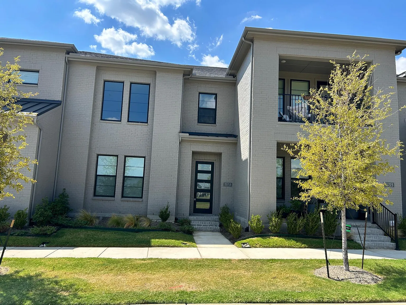 2 bed, 2.5 bath, 1925 sqft, $2,995 — Photo 2