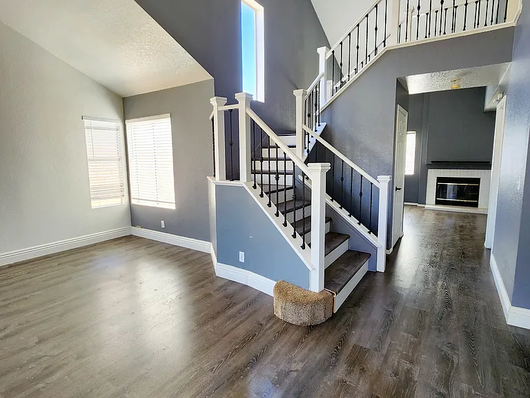 39306 Fieldcrest Cir — Photo 2