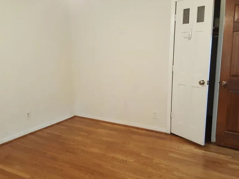 1032 Williamsburg Ct — Photo 5