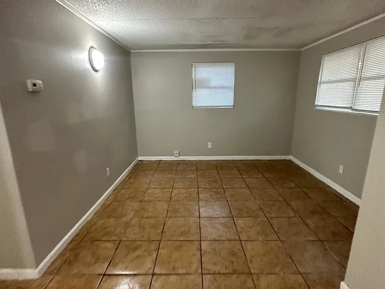 2851 Sophia St — Photo 17