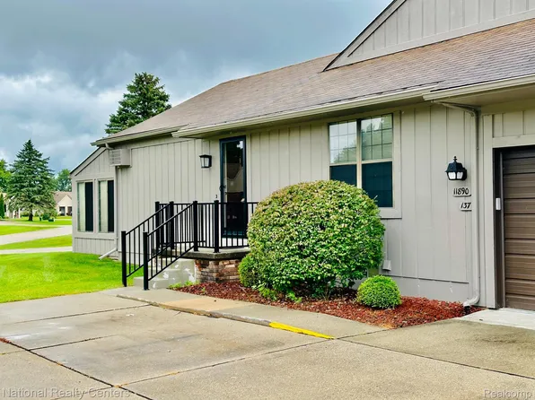 11890 Shenandoah Dr #1, South Lyon, MI 48178
