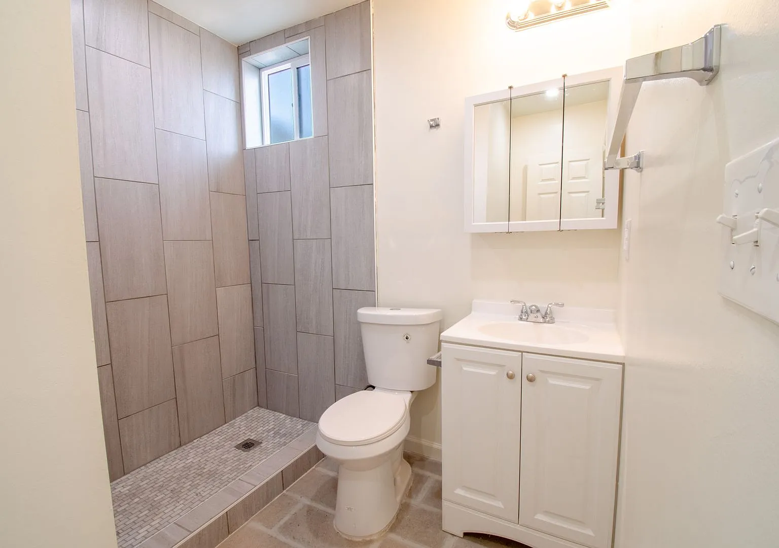 Newly Remodeled Home Near University of Arizona! — Photo 4