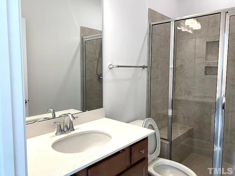 336 Clementine Dr — Photo 8