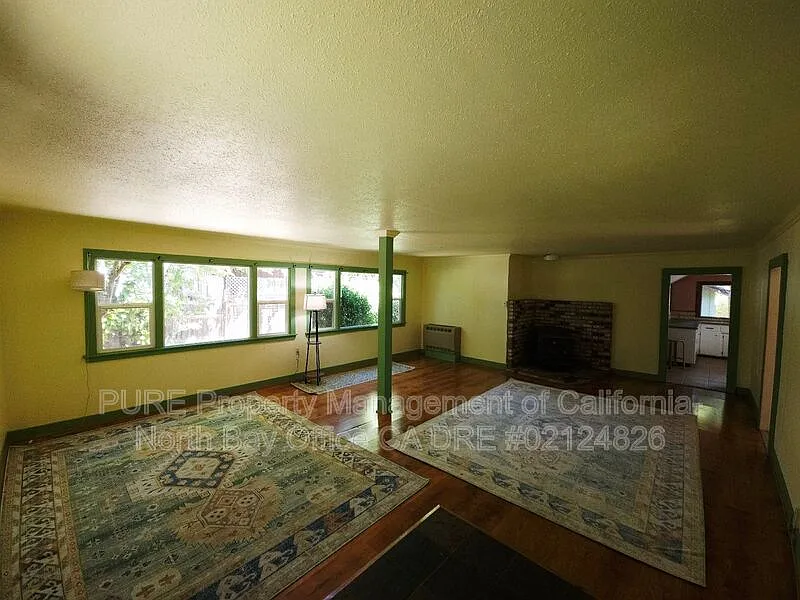 3 bed, 1.5 bath, 1964 sqft, $2,400 — Photo 4