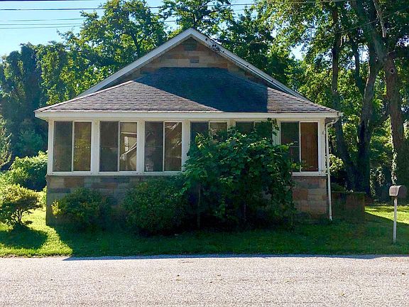 3rd image of 4 Acorn Dr