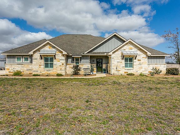 2nd image of 220 Cibolo Ridge