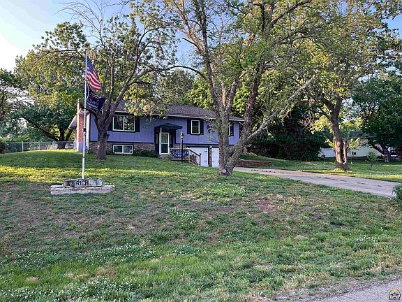 3rd image of 2769 SE Allen Dr
