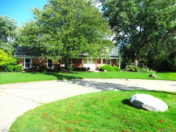 23650 Oakland St, Farmington, MI 48335