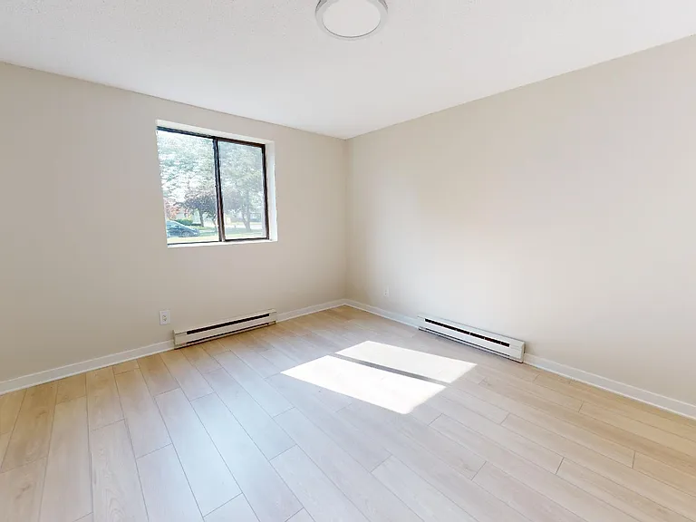 70 Roehampton Ave — Photo 8