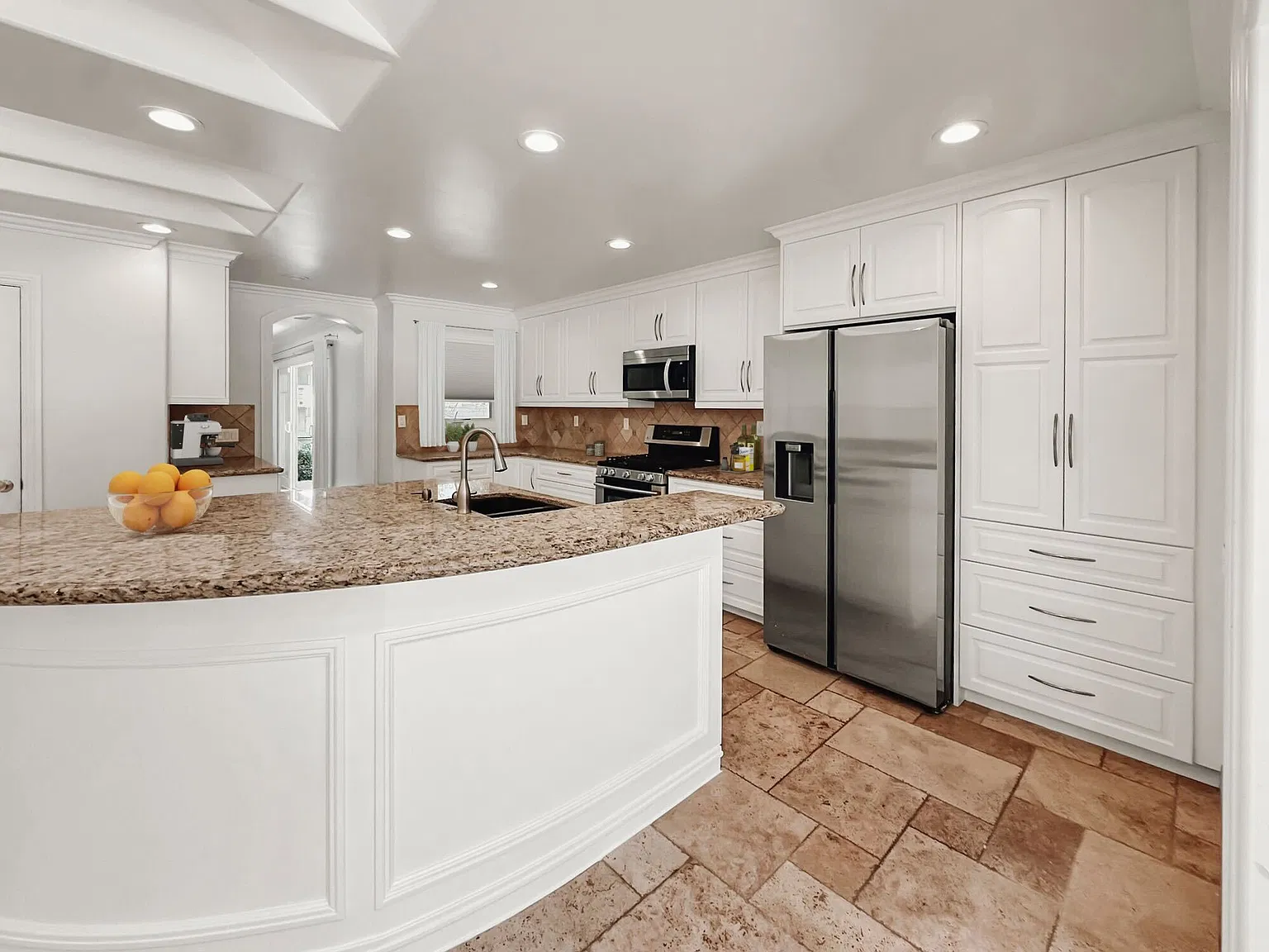 5 bed, 4.5 bath, 3500 sqft, $6,850 — Photo 3