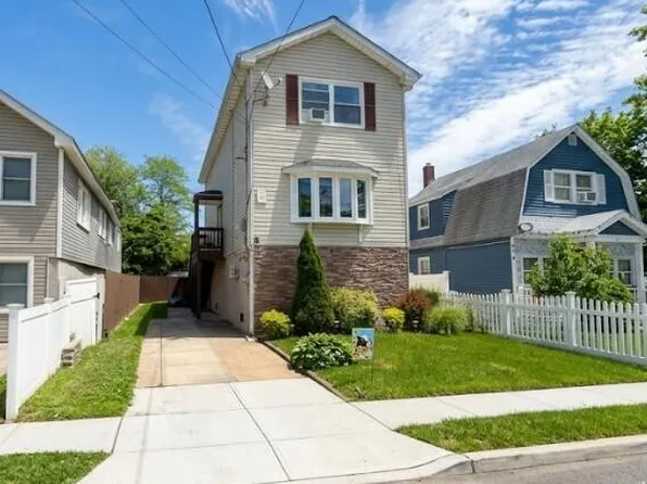 8 Lincoln Court, Keansburg, NJ 07734
