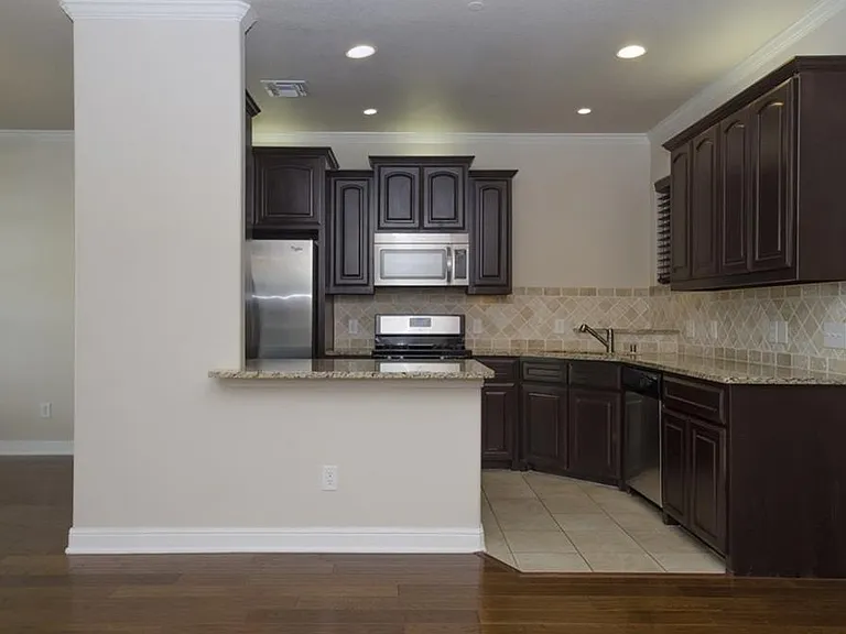 1821 Cortez Ln — Photo 8