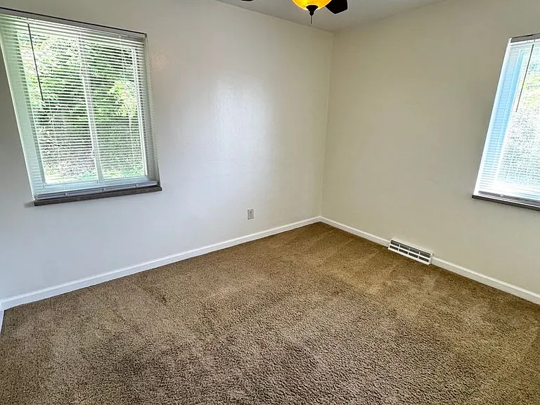 3325 Shadyway Dr — Photo 6