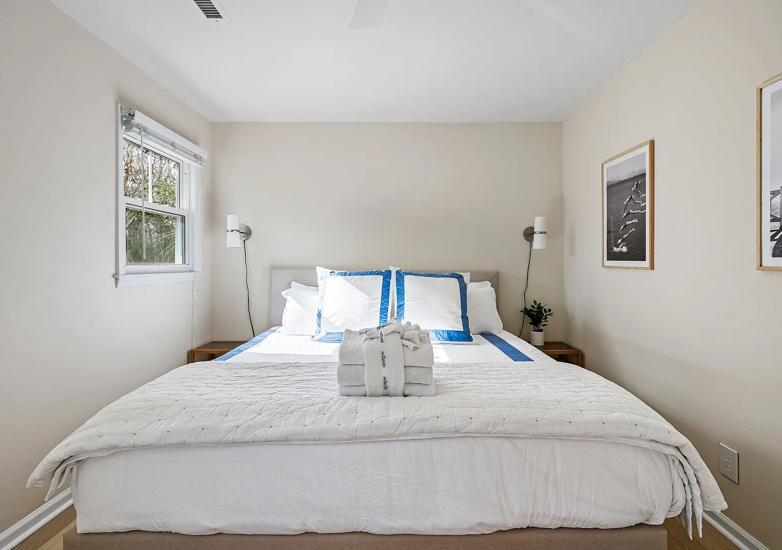 The Bungalow- 1121 Island View Drive — Photo 4