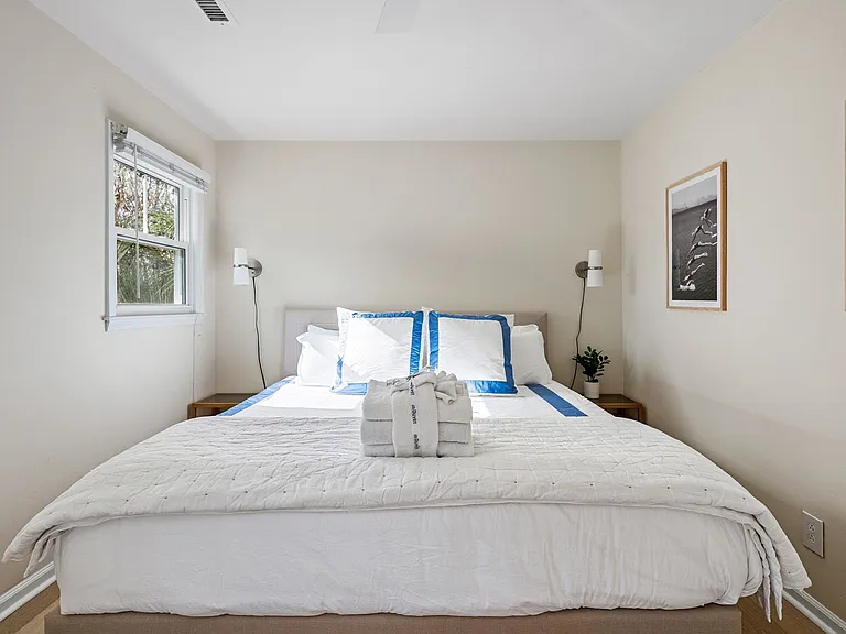 1121 Island View Dr — Photo 4