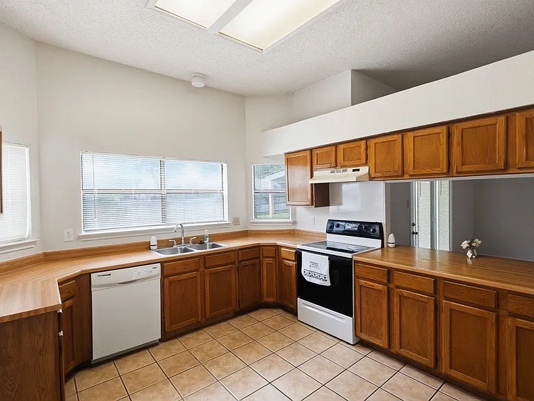 227 Burlington Dr — Photo 30