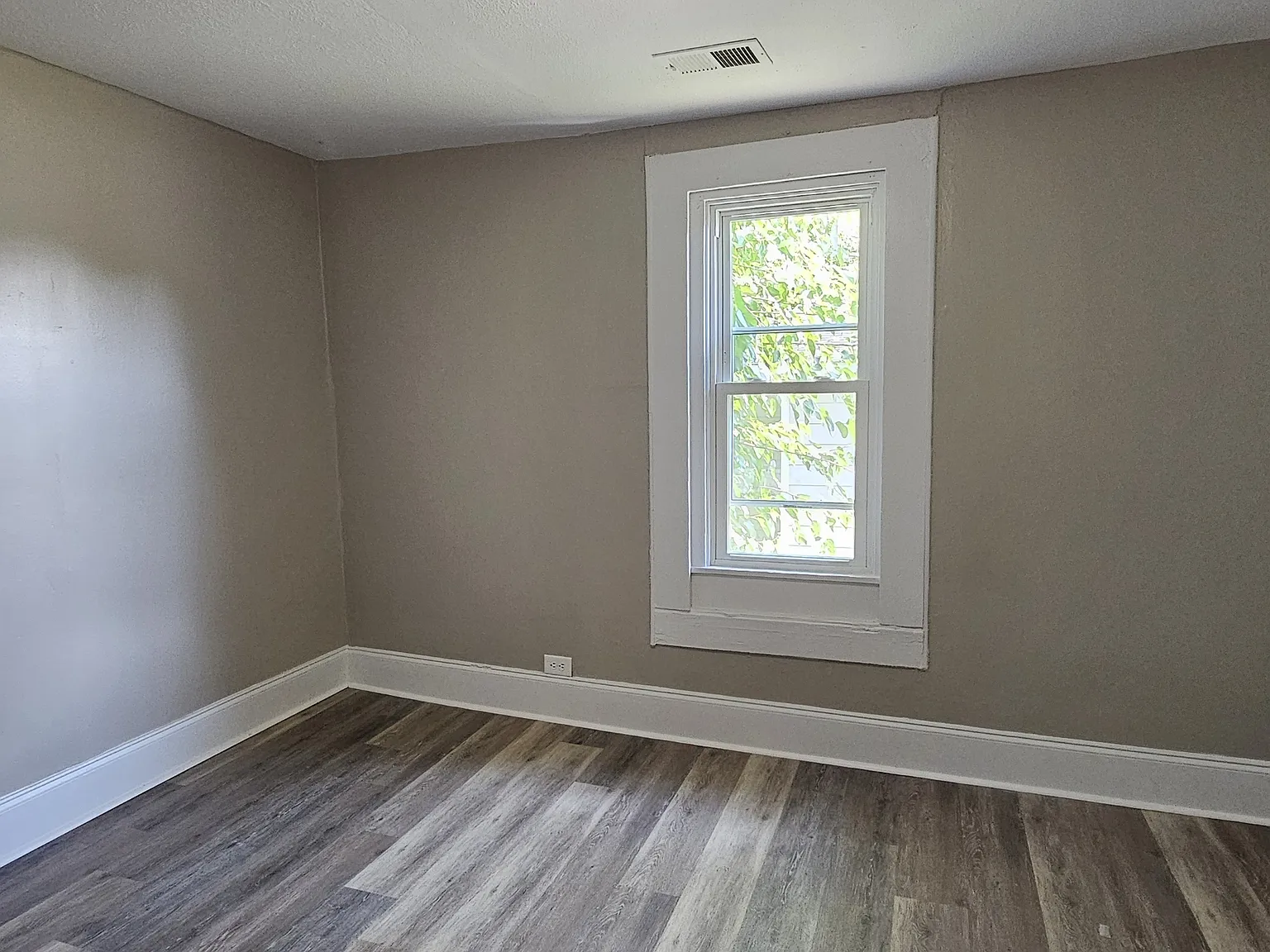534 Cranbrook Street - 1 — Photo 2