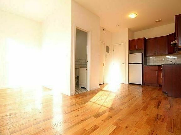 4th image of 366 Hancock St #4D