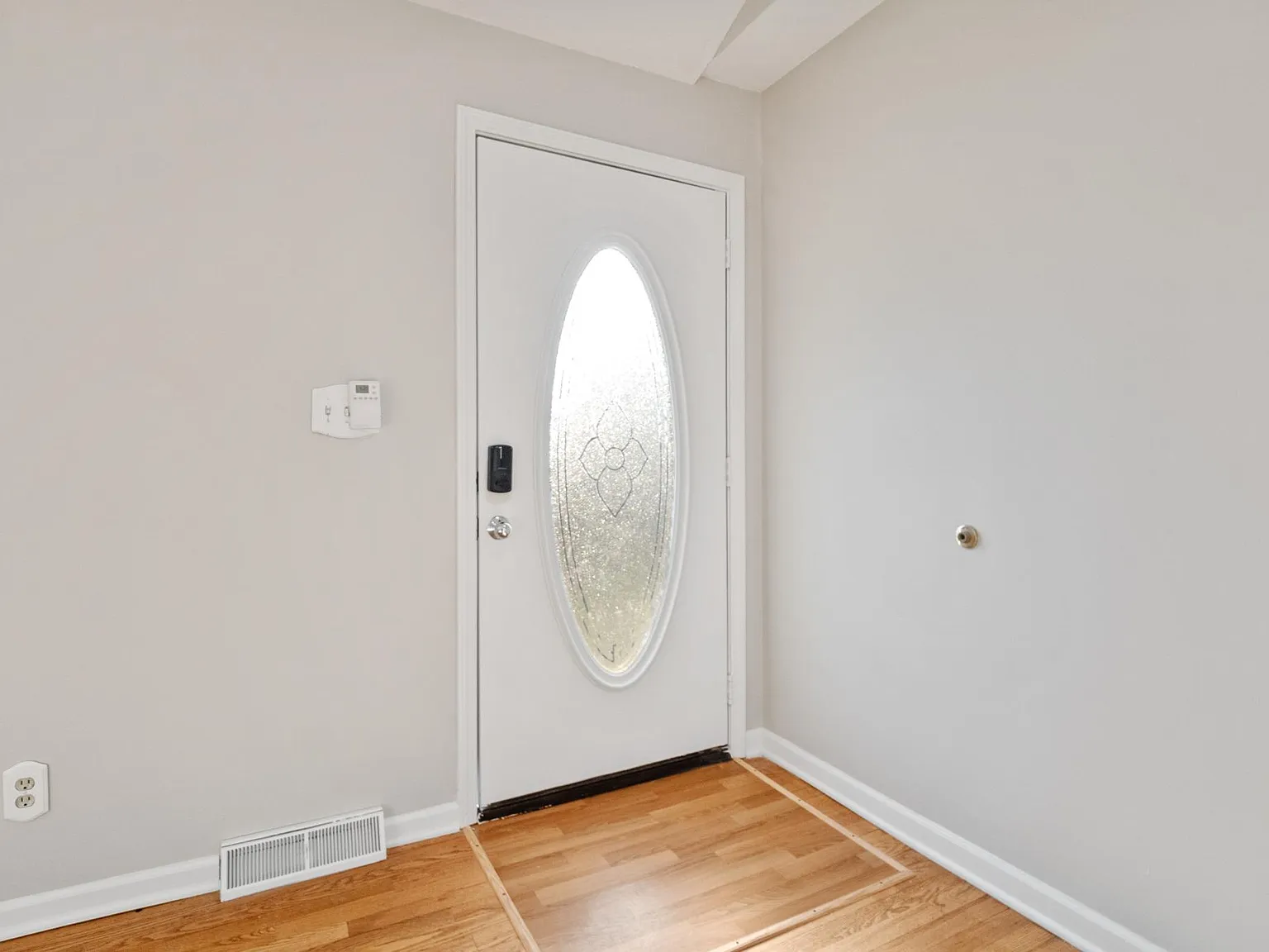 13820 Johnson Dr — Photo 2
