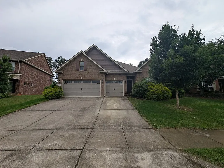 207 Blackwood Dr NW — Photo 2