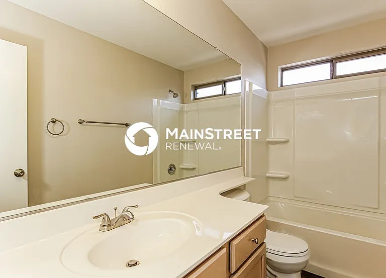 8818 W Loma Ln — Photo 14