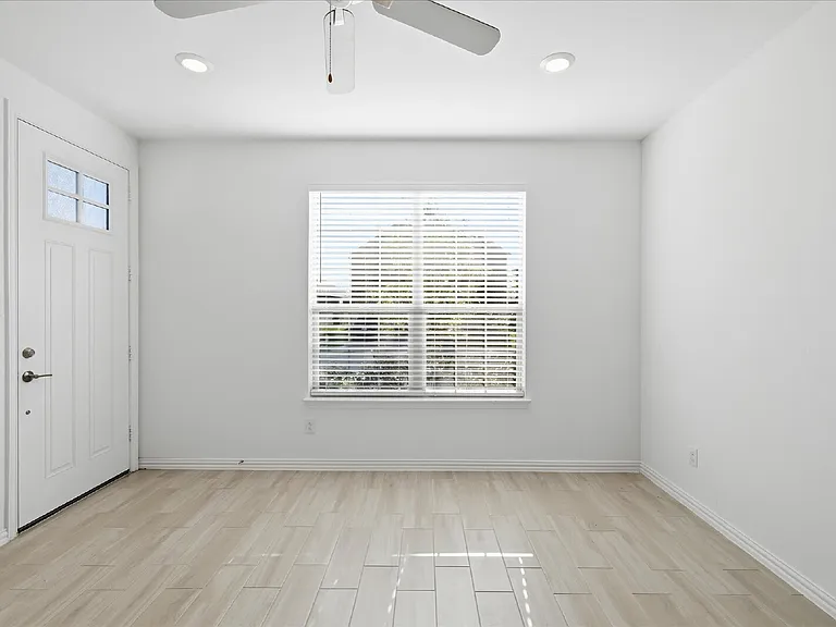 8316 Catalpa Ln — Photo 5