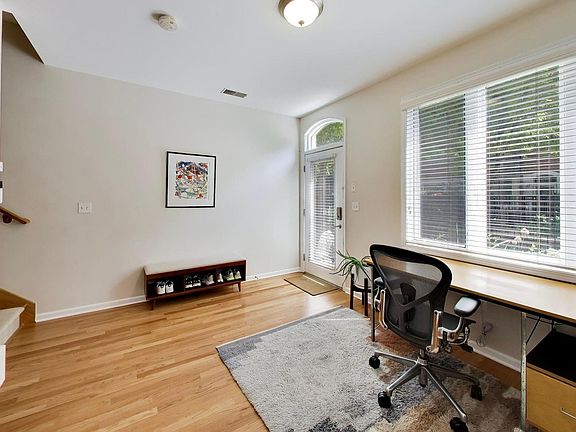 5th image of 320 E 17th St