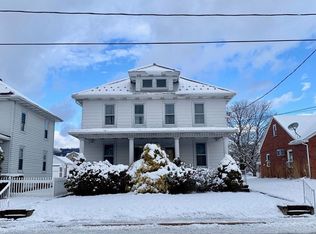 1016 W Maple St, Valley View, PA 17983