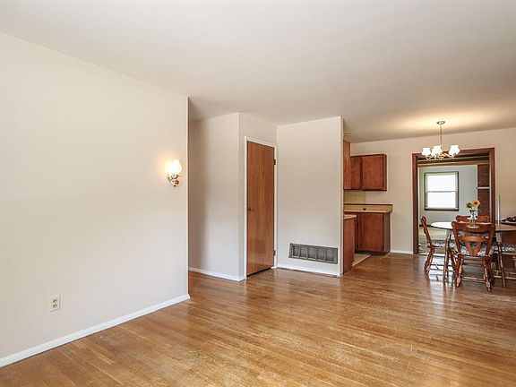 3rd image of 5081 Mundy Ct