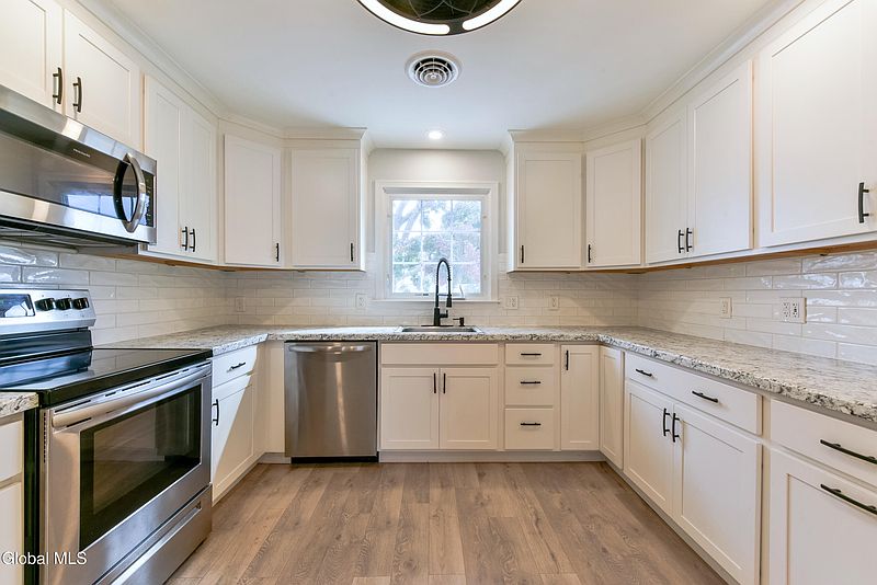 4th image of 6 Marriner Avenue